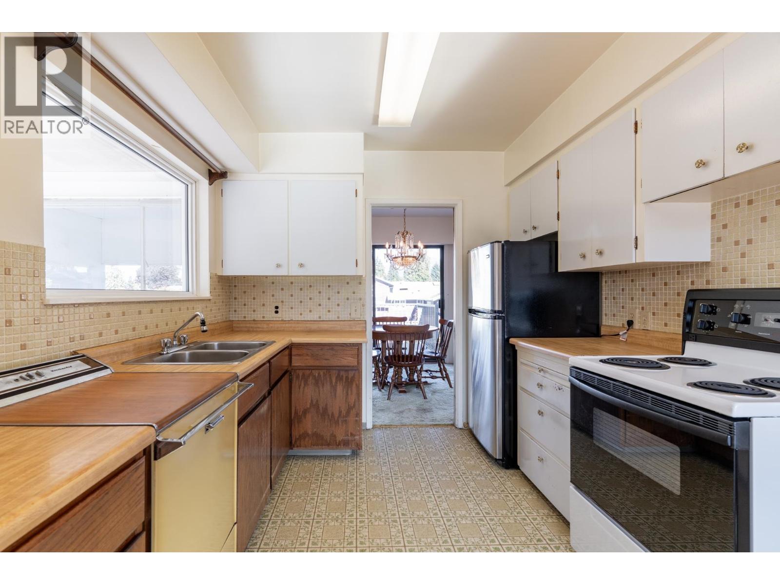 1349 Summit Drive, Coquitlam, British Columbia  V3J 5L7 - Photo 12 - R3056788