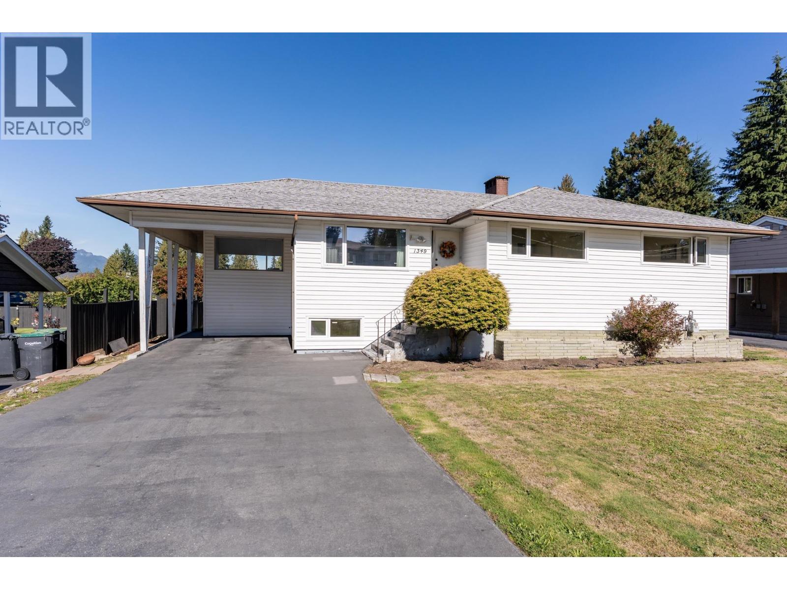 1349 Summit Drive, Coquitlam, British Columbia  V3J 5L7 - Photo 4 - R3056788