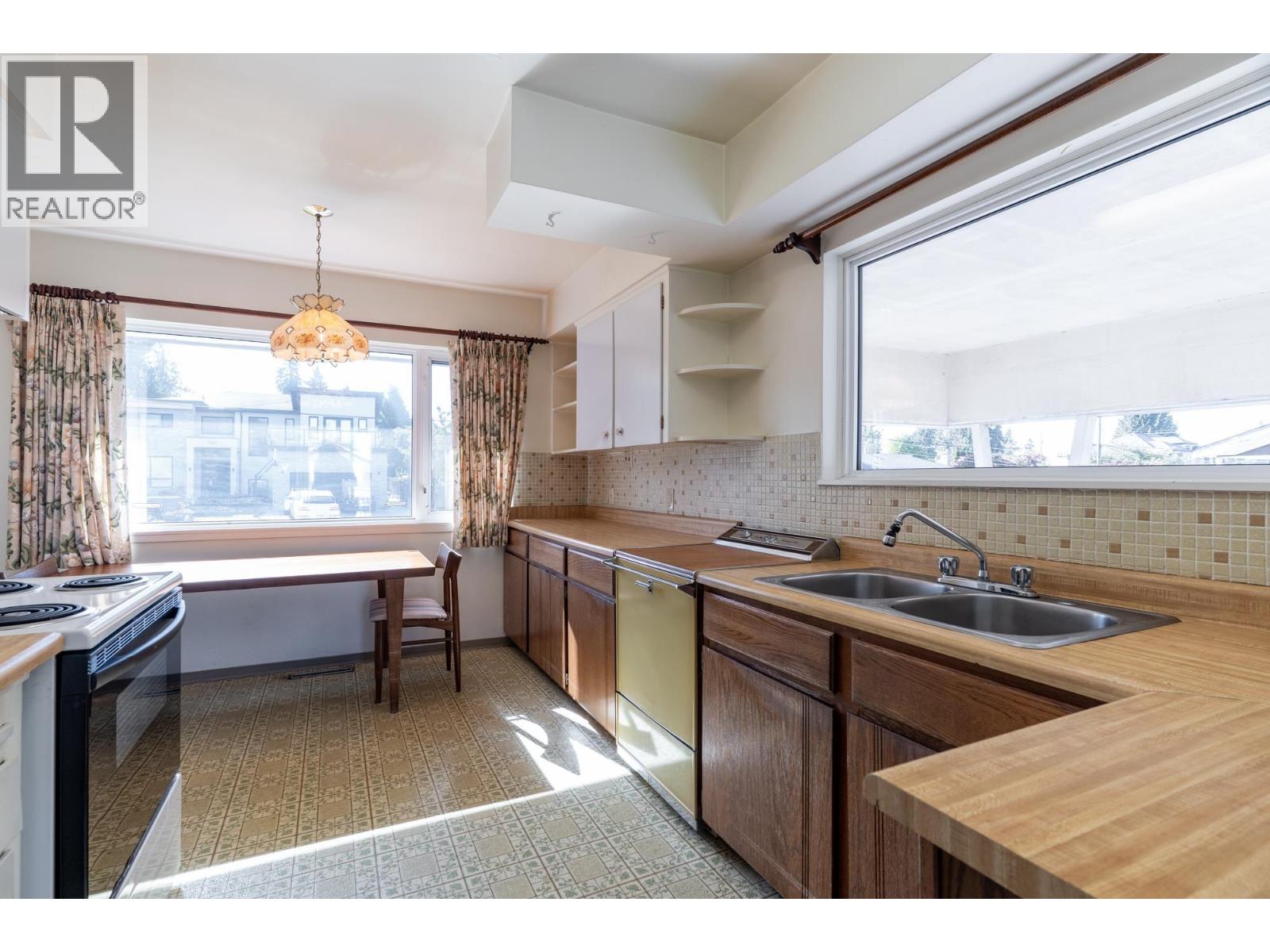 1349 Summit Drive, Coquitlam, British Columbia  V3J 5L7 - Photo 14 - R3056788