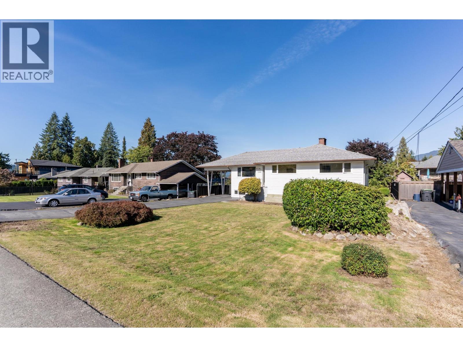 1349 Summit Drive, Coquitlam, British Columbia  V3J 5L7 - Photo 3 - R3056788