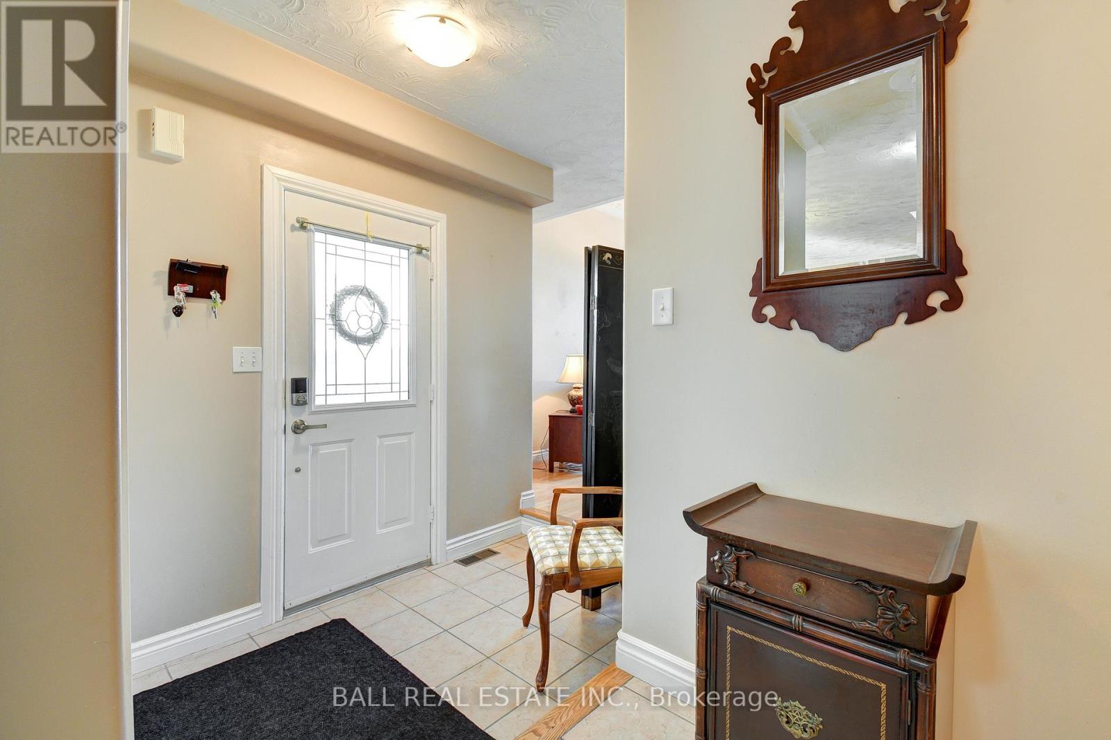 1720 Woodgate Trail, Oshawa, Ontario  L1G 8B4 - Photo 7 - E12452456