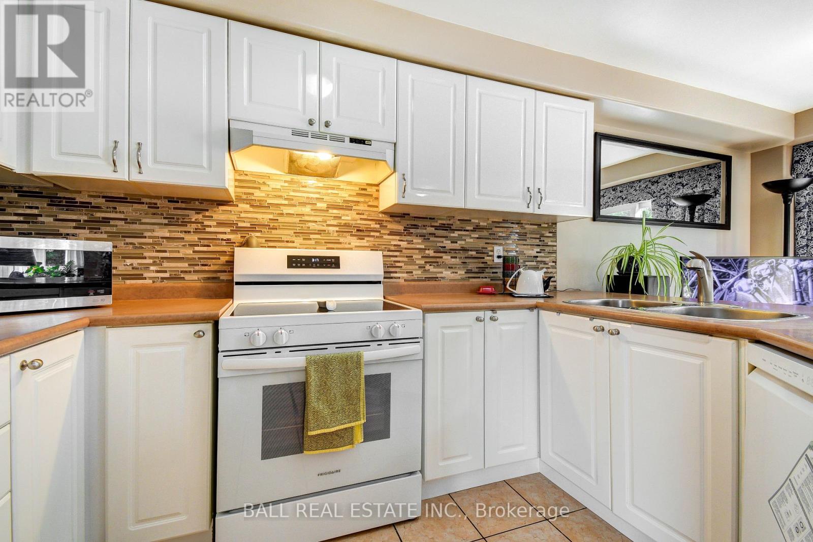 1720 Woodgate Trail, Oshawa, Ontario  L1G 8B4 - Photo 8 - E12452456