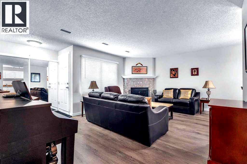 71 Cedar Springs Gardens Sw, Calgary, Alberta  T2W 5J9 - Photo 4 - A2255135