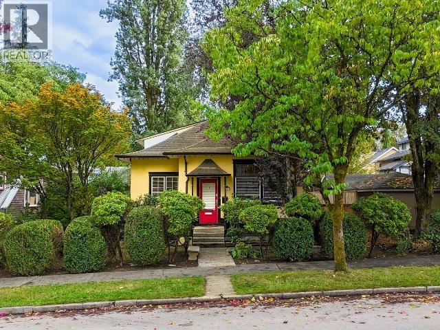124 Sixth Avenue, New Westminster, British Columbia  V3L 1T4 - Photo 1 - R3056451