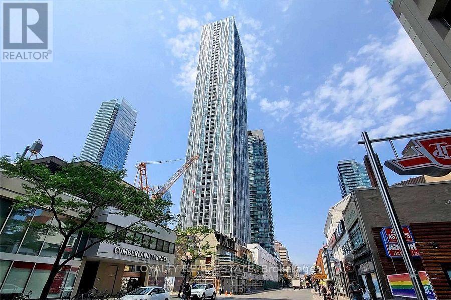 801 - 1 YORKVILLE AVENUE, Toronto, Ontario