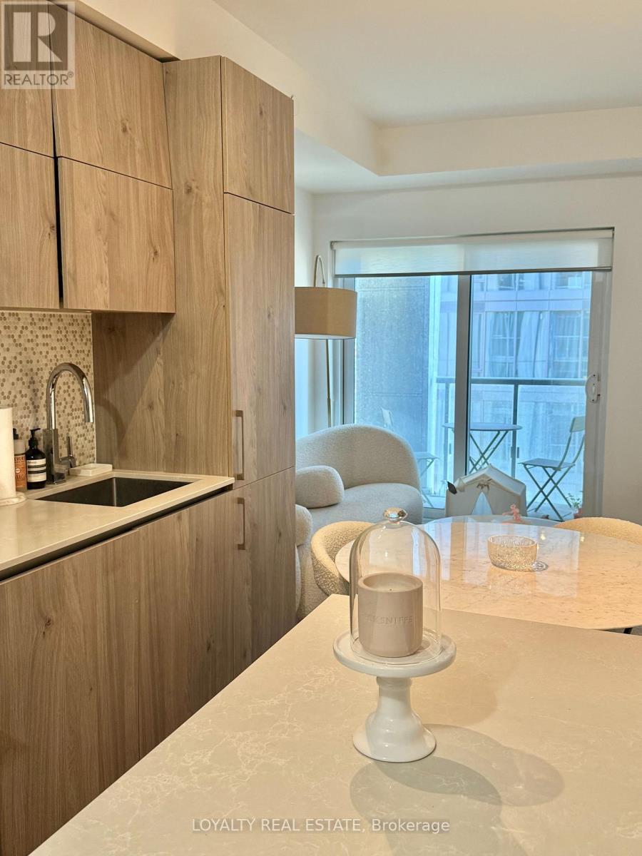 801 - 1 Yorkville Avenue, Toronto (Annex), Ontario  M4W 0B1 - Photo 19 - C12452640