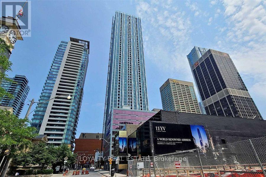 801 - 1 Yorkville Avenue, Toronto (Annex), Ontario  M4W 0B1 - Photo 3 - C12452640