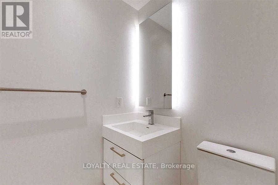 801 - 1 Yorkville Avenue, Toronto (Annex), Ontario  M4W 0B1 - Photo 4 - C12452640