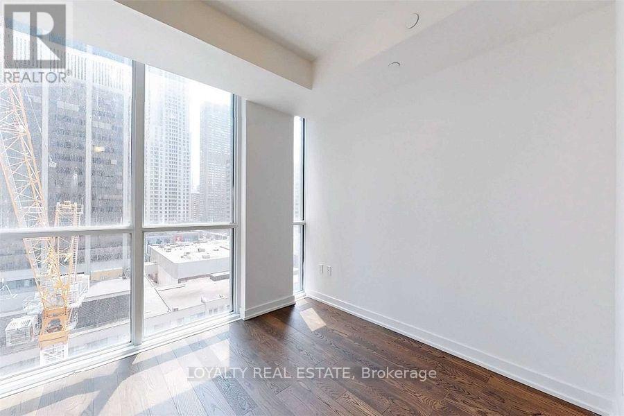 801 - 1 Yorkville Avenue, Toronto (Annex), Ontario  M4W 0B1 - Photo 5 - C12452640