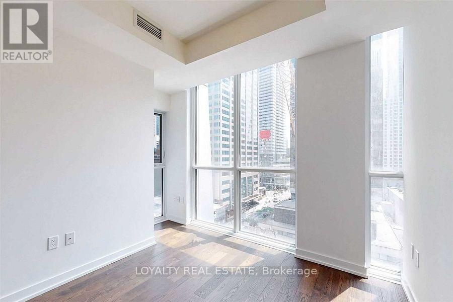 801 - 1 Yorkville Avenue, Toronto (Annex), Ontario  M4W 0B1 - Photo 6 - C12452640