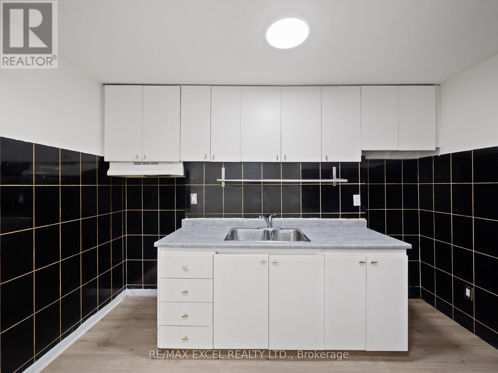 Bsmt - 137 Gerrard Street E, Toronto, Ontario  M5A 2E3 - Photo 4 - C12452641