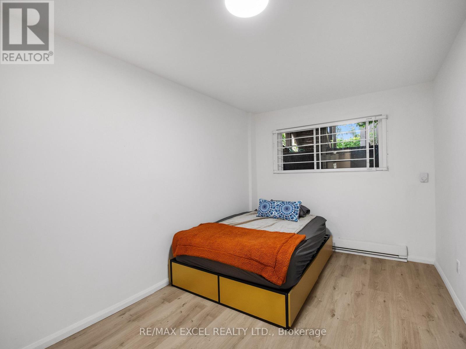 Bsmt - 137 Gerrard Street E, Toronto, Ontario  M5A 2E3 - Photo 5 - C12452641