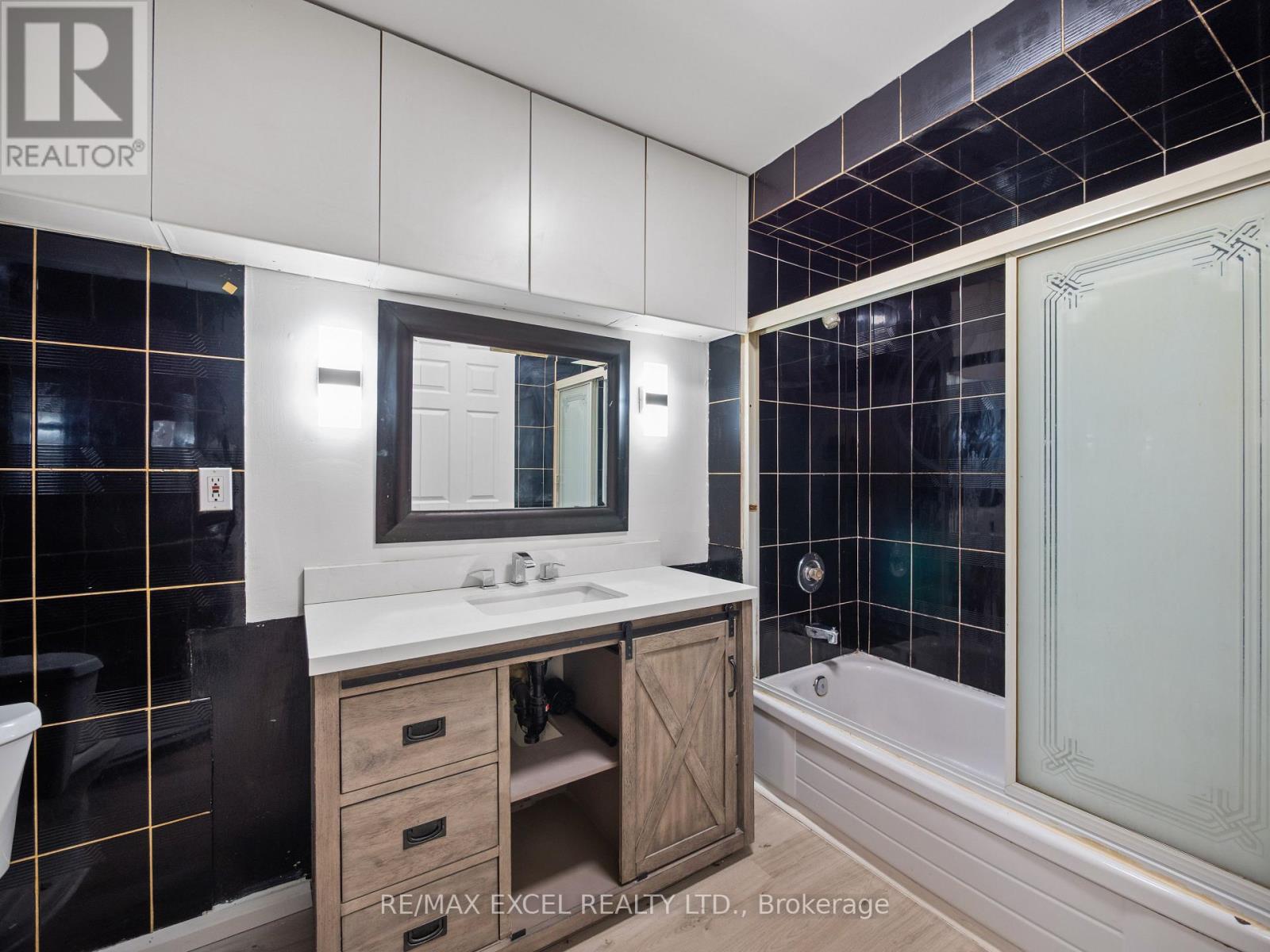 Bsmt - 137 Gerrard Street E, Toronto, Ontario  M5A 2E3 - Photo 6 - C12452641