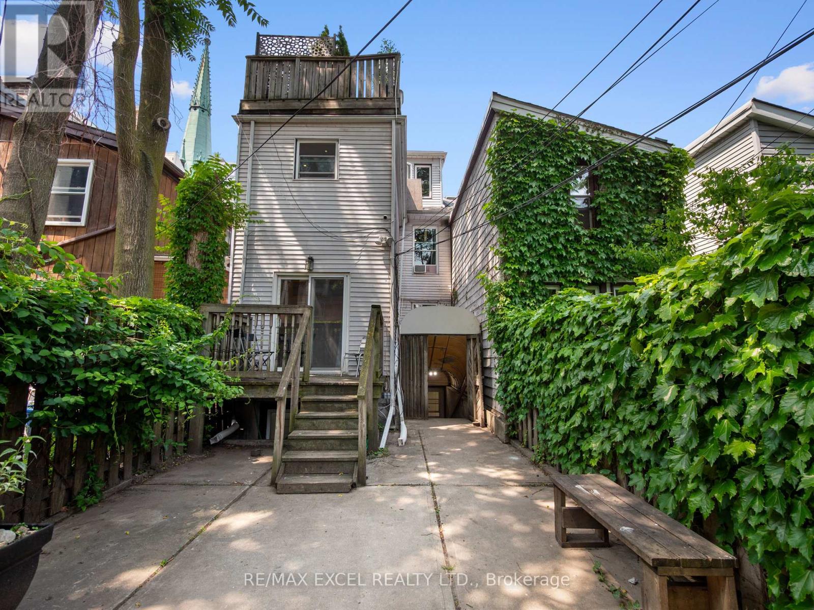 Bsmt - 137 Gerrard Street E, Toronto, Ontario  M5A 2E3 - Photo 9 - C12452641