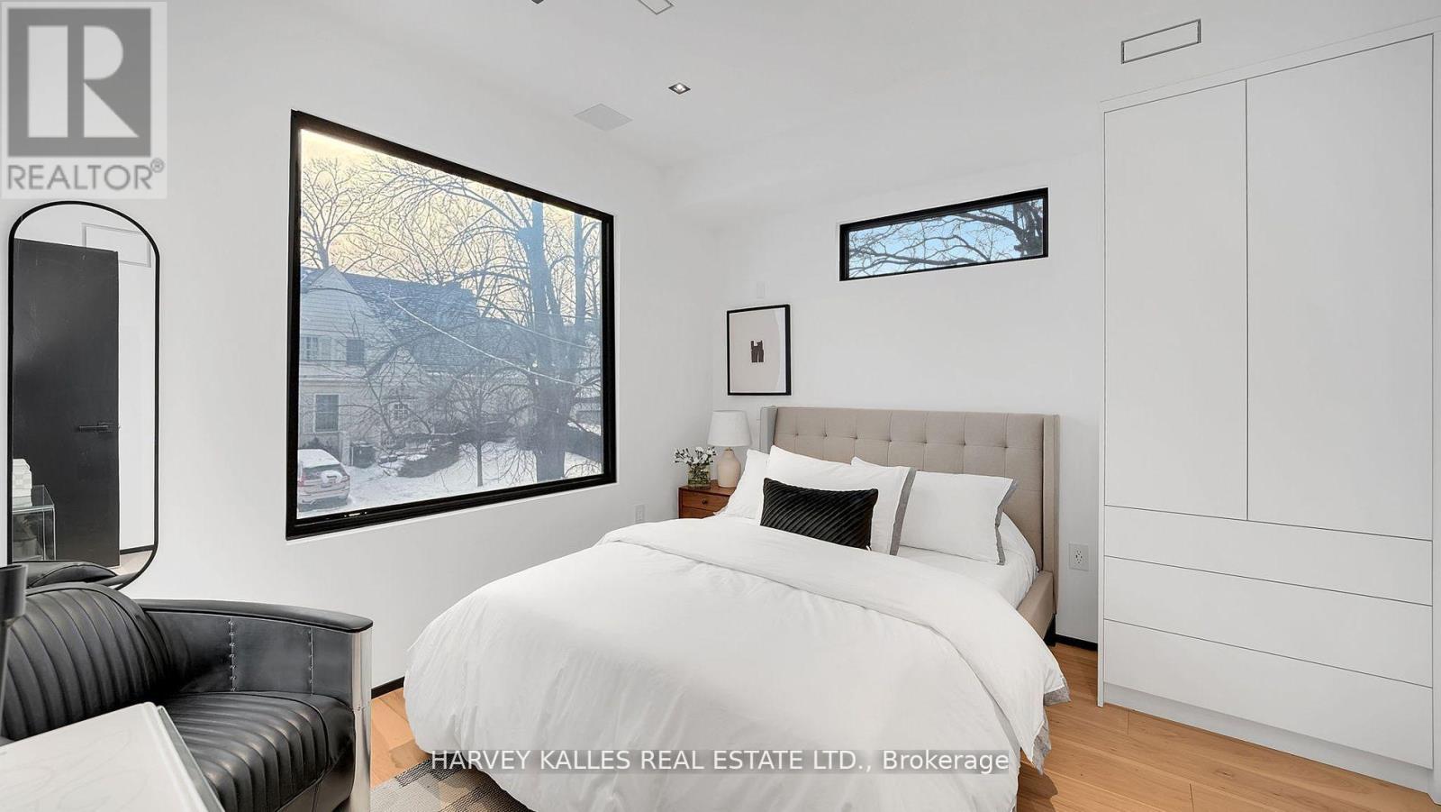 4 Douglas Crescent, Toronto, Ontario  M4W 2E7 - Photo 19 - C12452651
