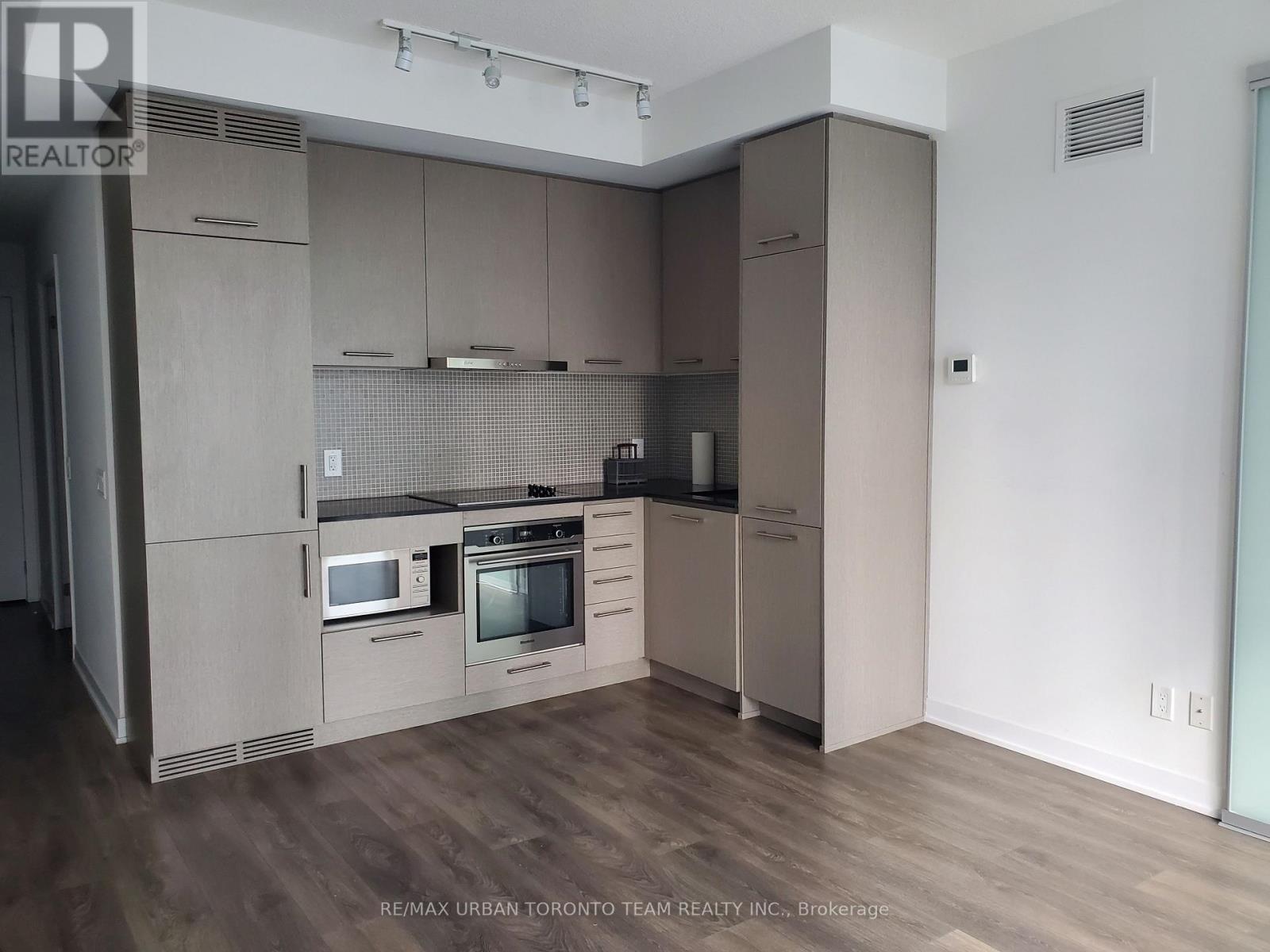 2013 - 87 Peter Street, Toronto, Ontario  M5V 0P1 - Photo 2 - C12452653