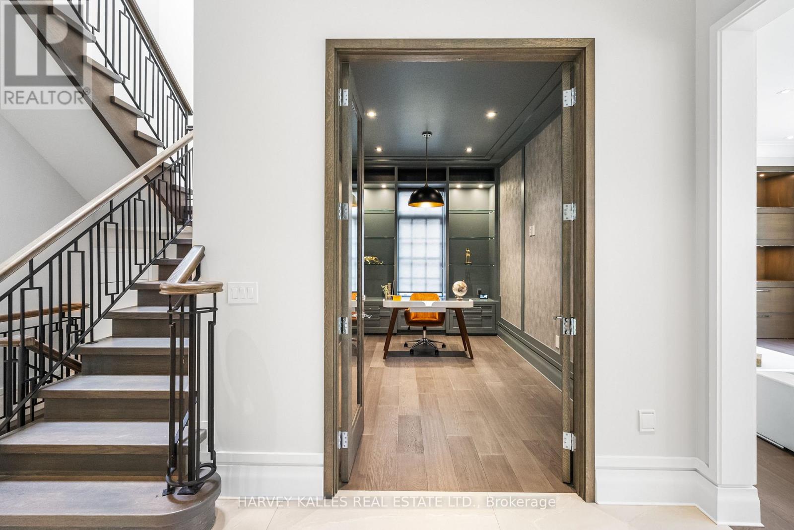 163 Cortleigh Boulevard, Toronto, Ontario  M5N 1P6 - Photo 12 - C12452689