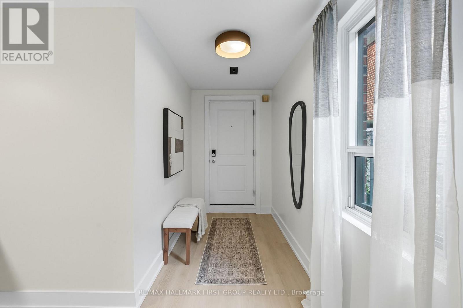 194 Fairglen Avenue, Toronto, Ontario  M1W 1B1 - Photo 4 - E12452756