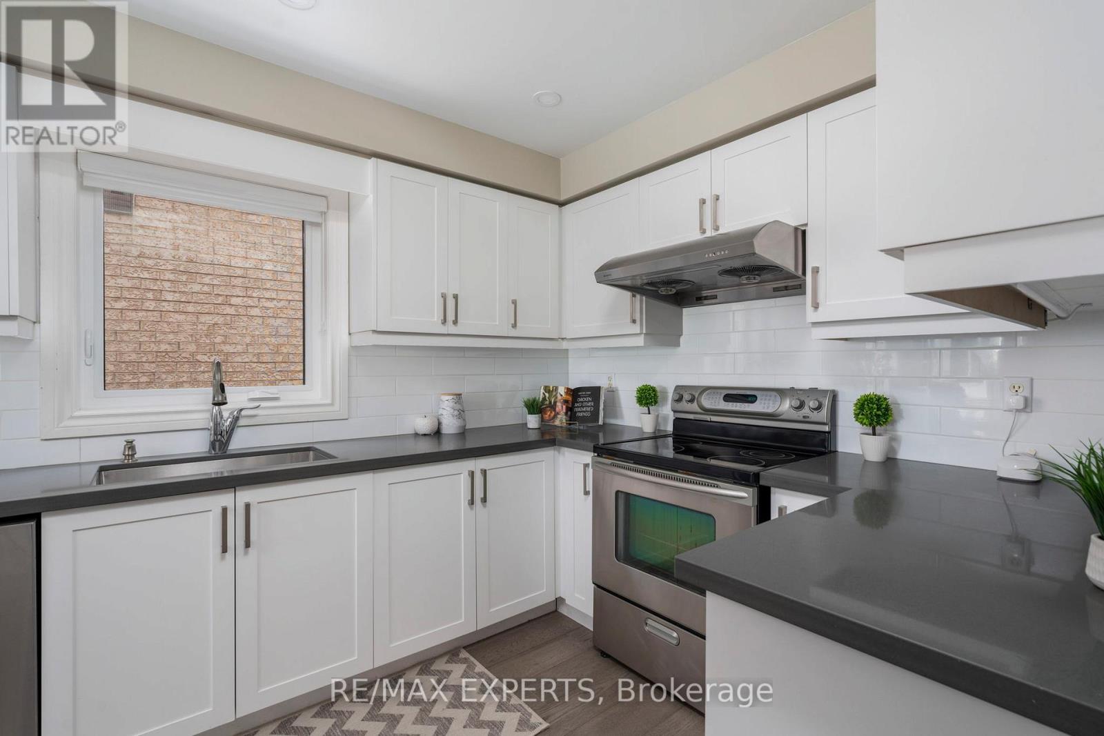 157 Primeau Drive, Aurora (Aurora Grove), Ontario  L4G 6Z6 - Photo 3 - N12452652