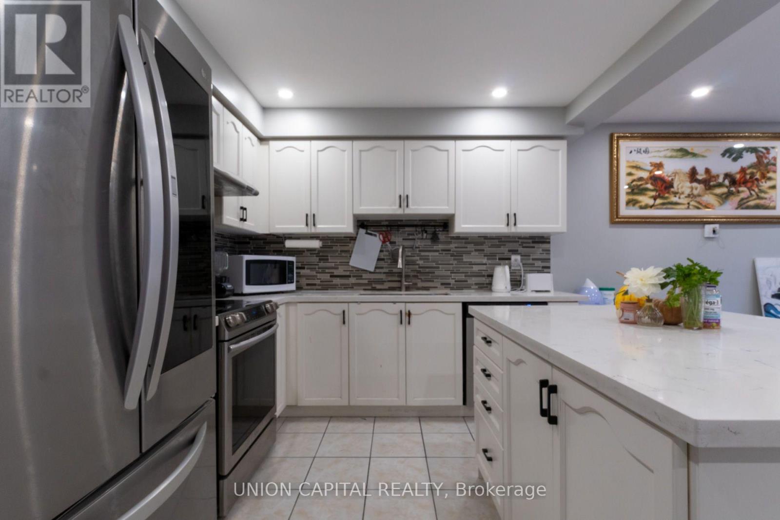 92 Guinevere Road, Markham, Ontario  L3S 4V2 - Photo 5 - N12452672