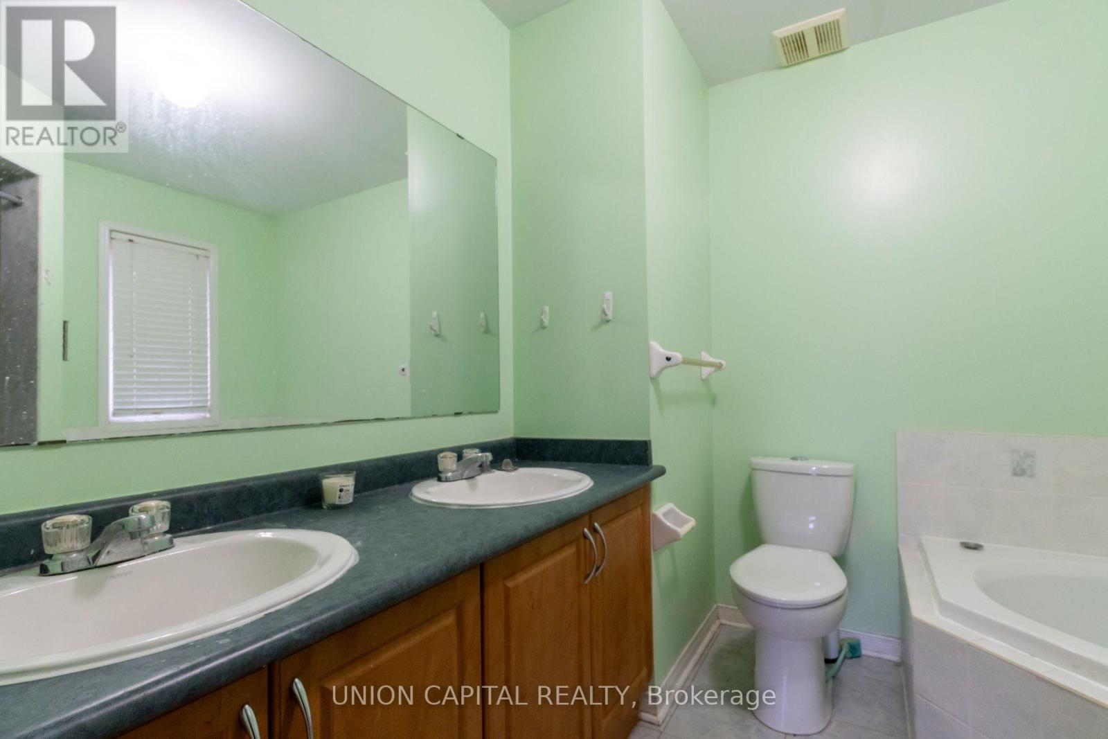 92 Guinevere Road, Markham, Ontario  L3S 4V2 - Photo 7 - N12452672