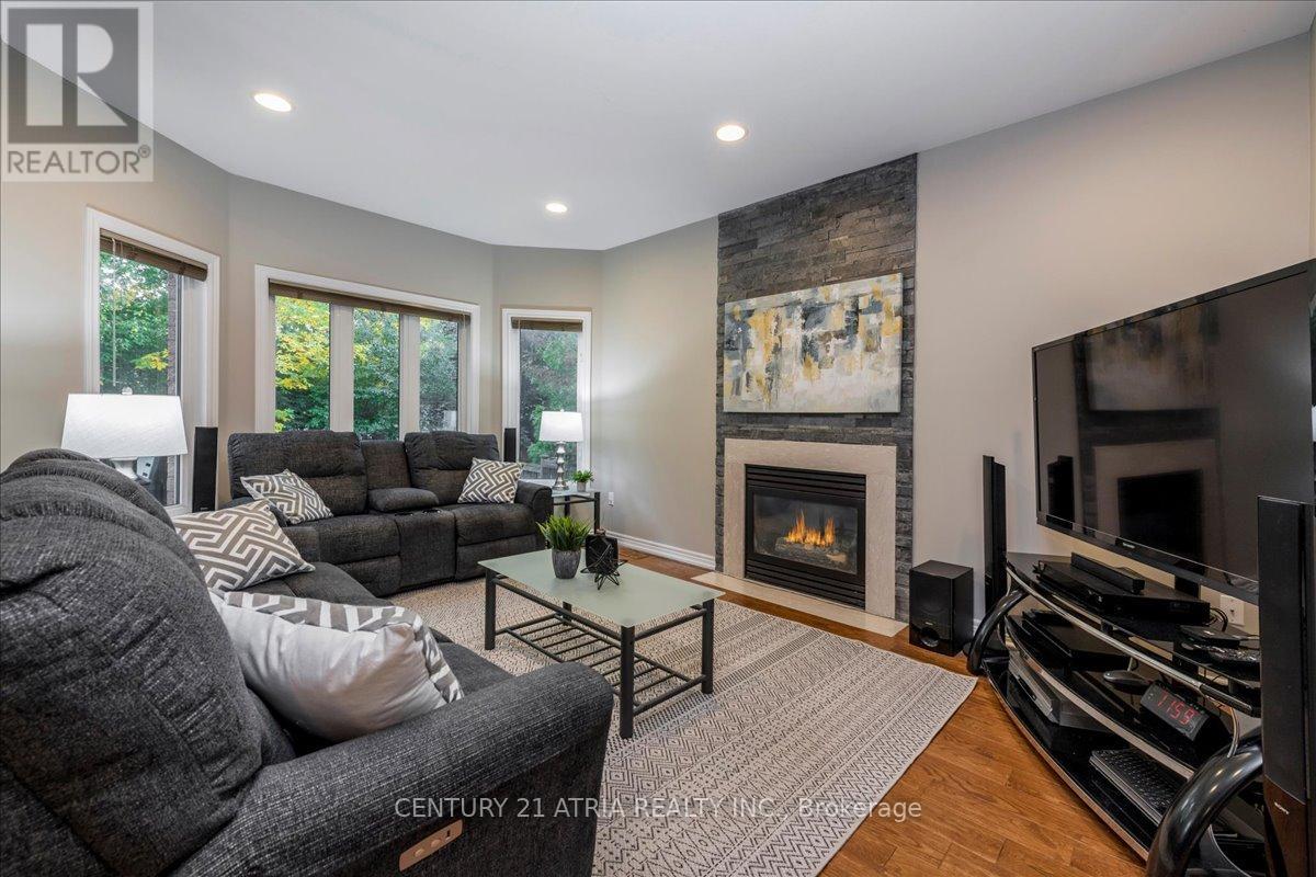 140 Stave Crescent, Richmond Hill, Ontario  L4C 0S9 - Photo 12 - N12452736