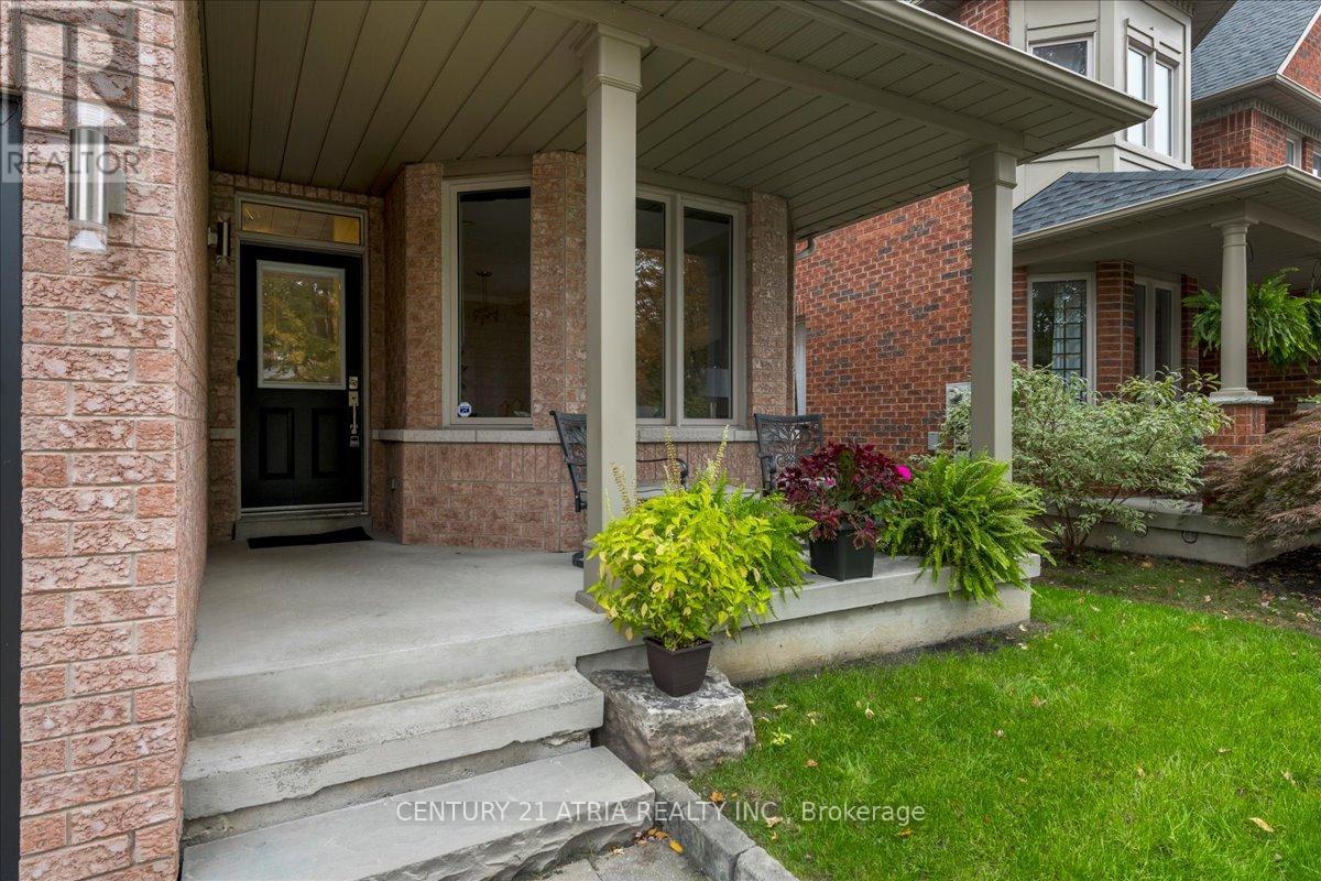 140 Stave Crescent, Richmond Hill, Ontario  L4C 0S9 - Photo 2 - N12452736