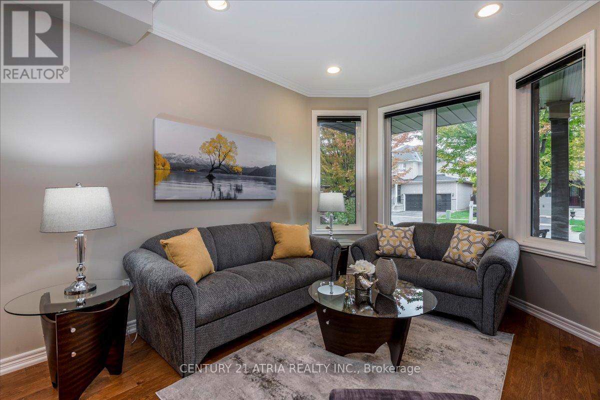 140 Stave Crescent, Richmond Hill, Ontario  L4C 0S9 - Photo 6 - N12452736
