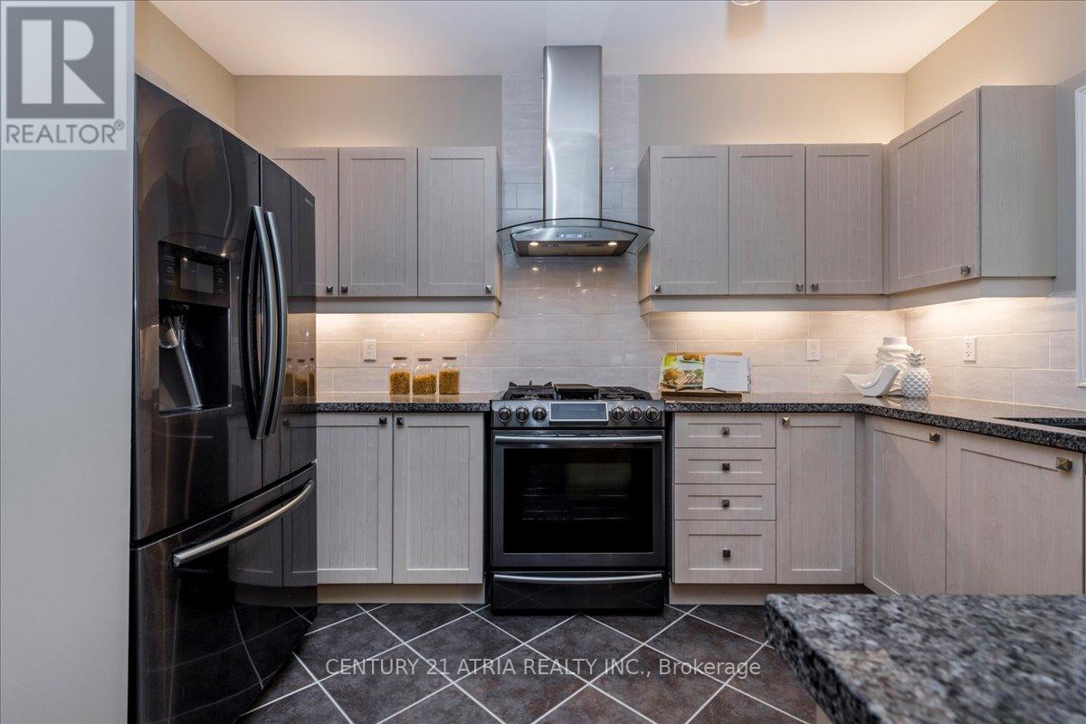 140 Stave Crescent, Richmond Hill, Ontario  L4C 0S9 - Photo 9 - N12452736