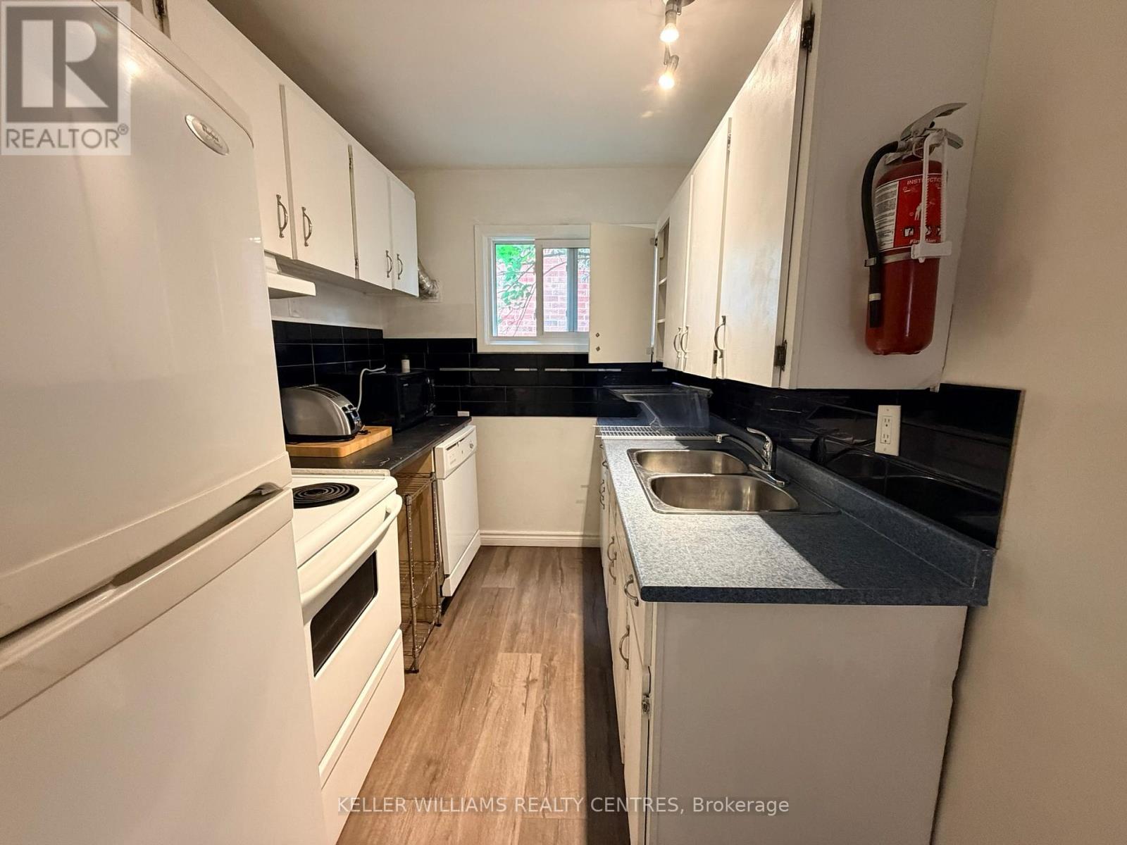 Lower - 51 Mcdougall Drive, Barrie, Ontario  L4N 7H7 - Photo 7 - S12452719