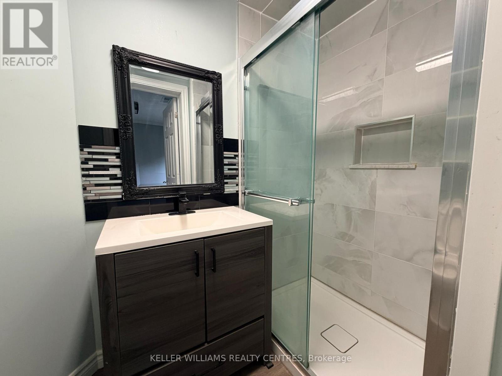 Lower - 51 Mcdougall Drive, Barrie, Ontario  L4N 7H7 - Photo 8 - S12452719