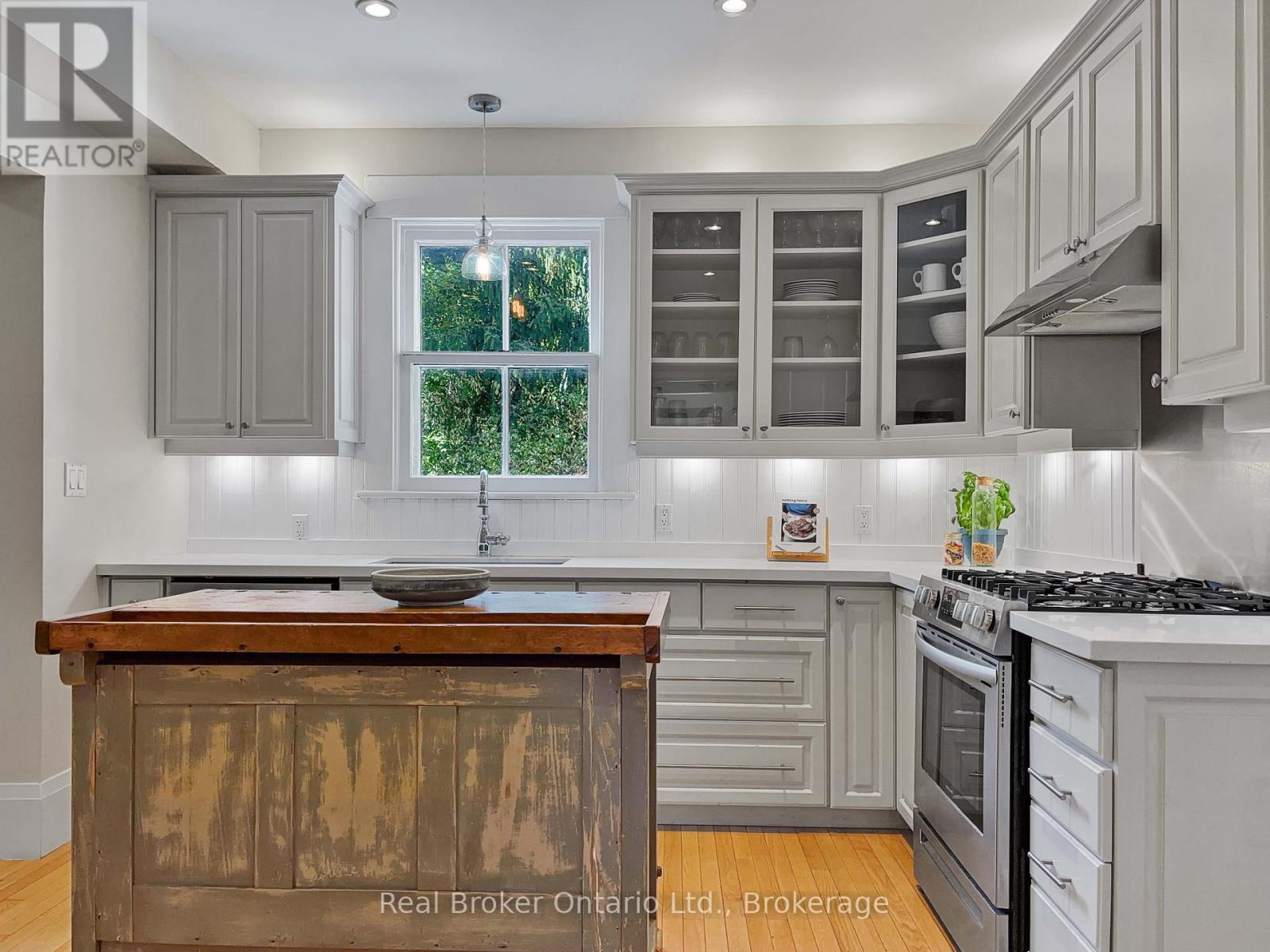65 Forbes Avenue, Guelph, Ontario  N1G 1G5 - Photo 11 - X12452771