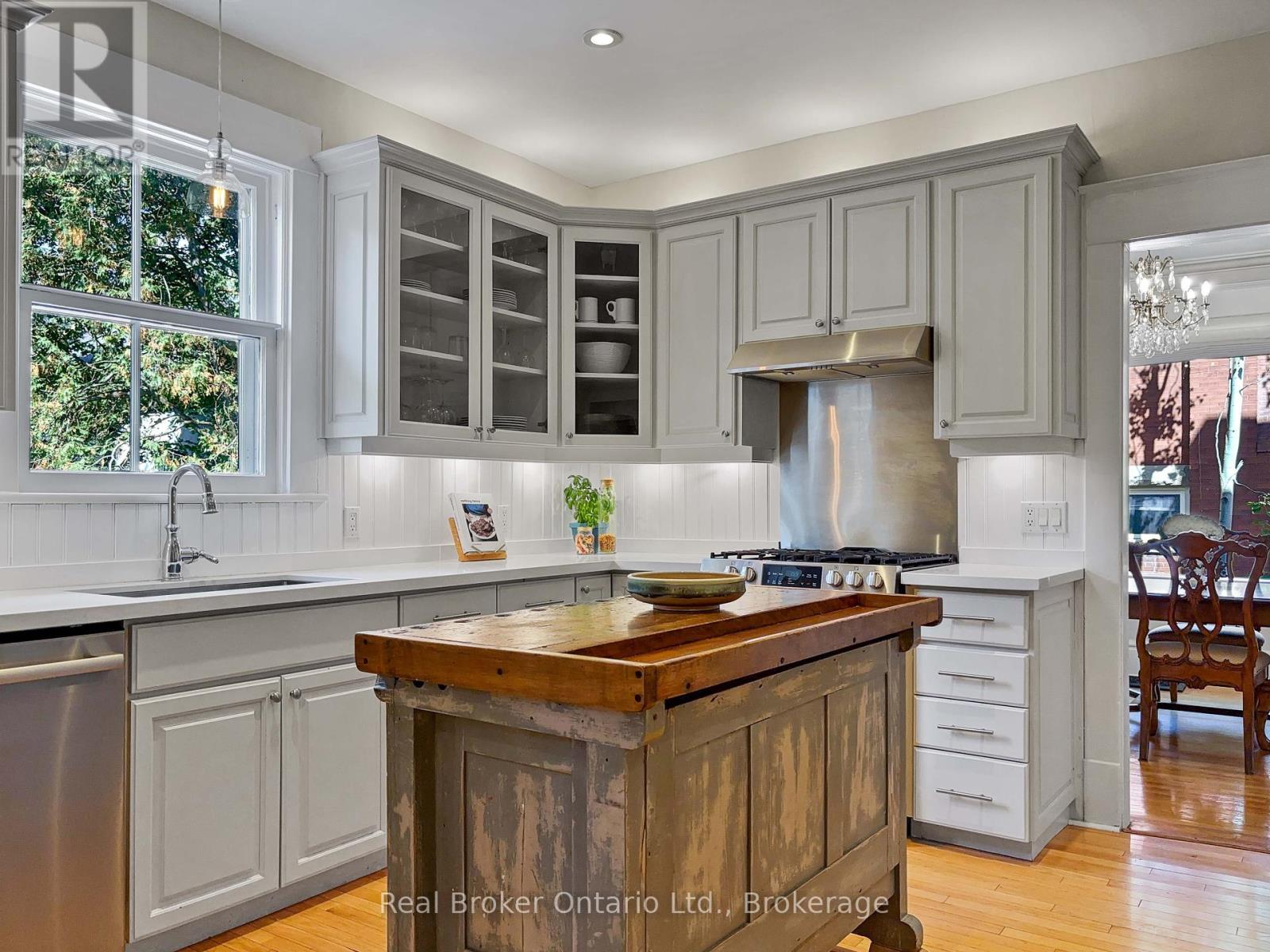 65 Forbes Avenue, Guelph, Ontario  N1G 1G5 - Photo 14 - X12452771