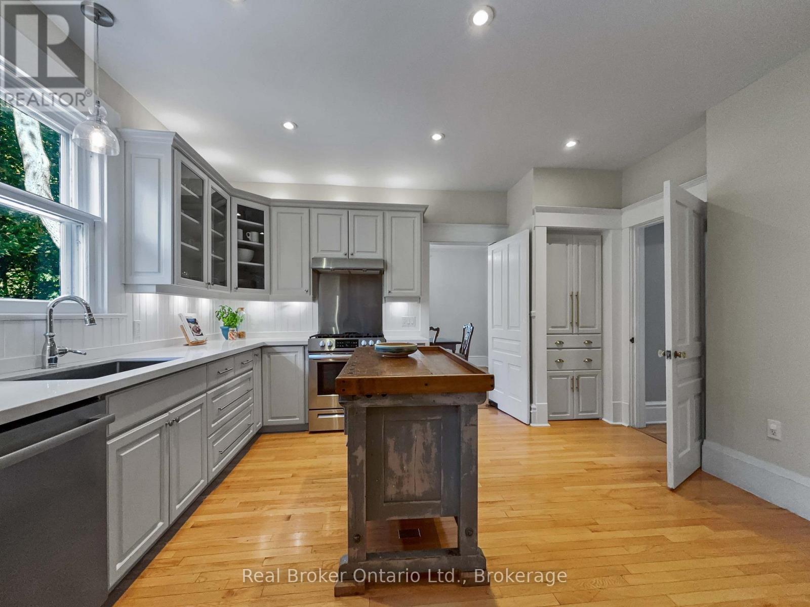 65 Forbes Avenue, Guelph, Ontario  N1G 1G5 - Photo 15 - X12452771