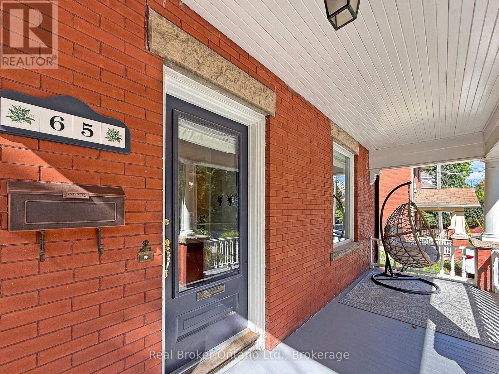 65 Forbes Avenue, Guelph, Ontario  N1G 1G5 - Photo 7 - X12452771