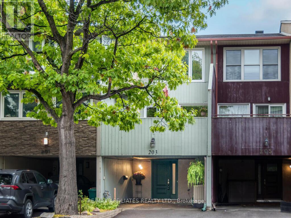 203 BOOTH STREET, Ottawa, Ontario