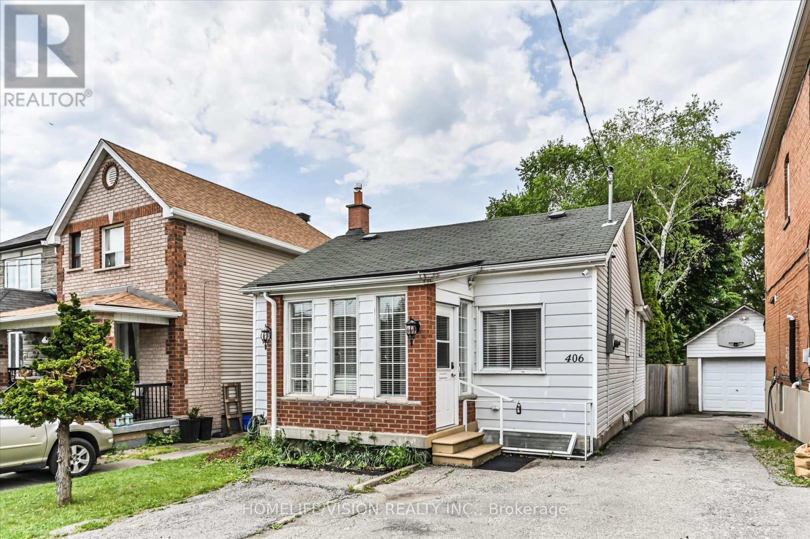 406 Nairn Avenue, Toronto, Ontario  M6E 4J3 - Photo 2 - W12452666