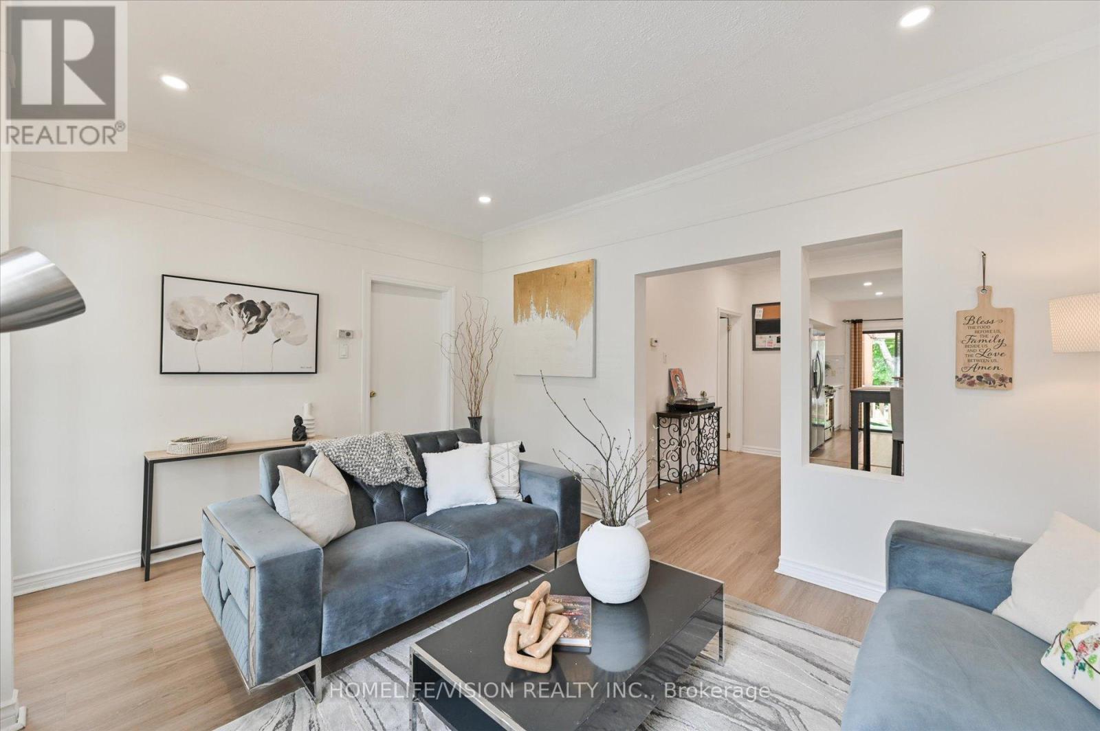 406 Nairn Avenue, Toronto, Ontario  M6E 4J3 - Photo 7 - W12452666