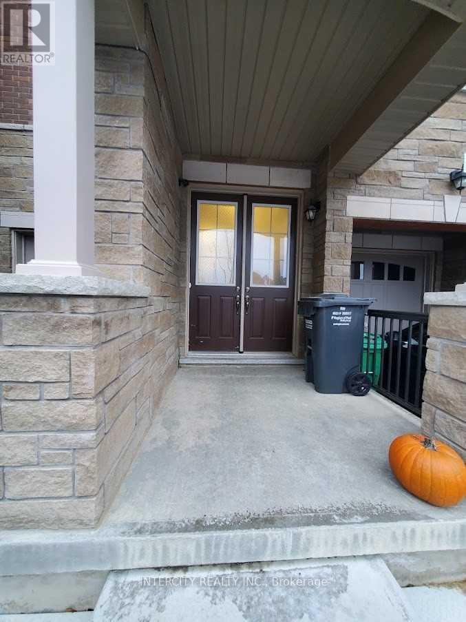 35 Faye Street, Brampton, Ontario  L6P 4M9 - Photo 2 - W12452694