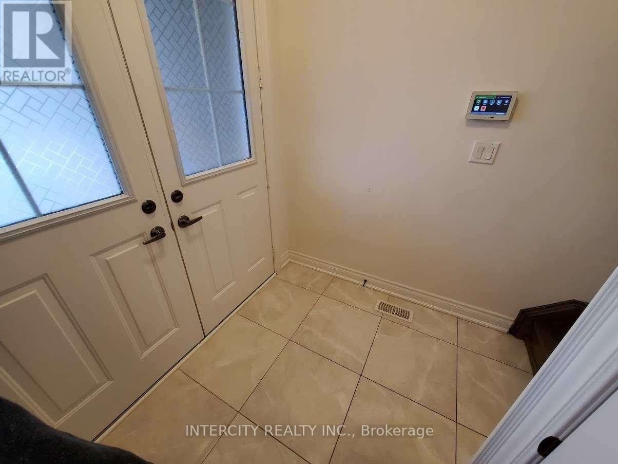 35 Faye Street, Brampton, Ontario  L6P 4M9 - Photo 3 - W12452694