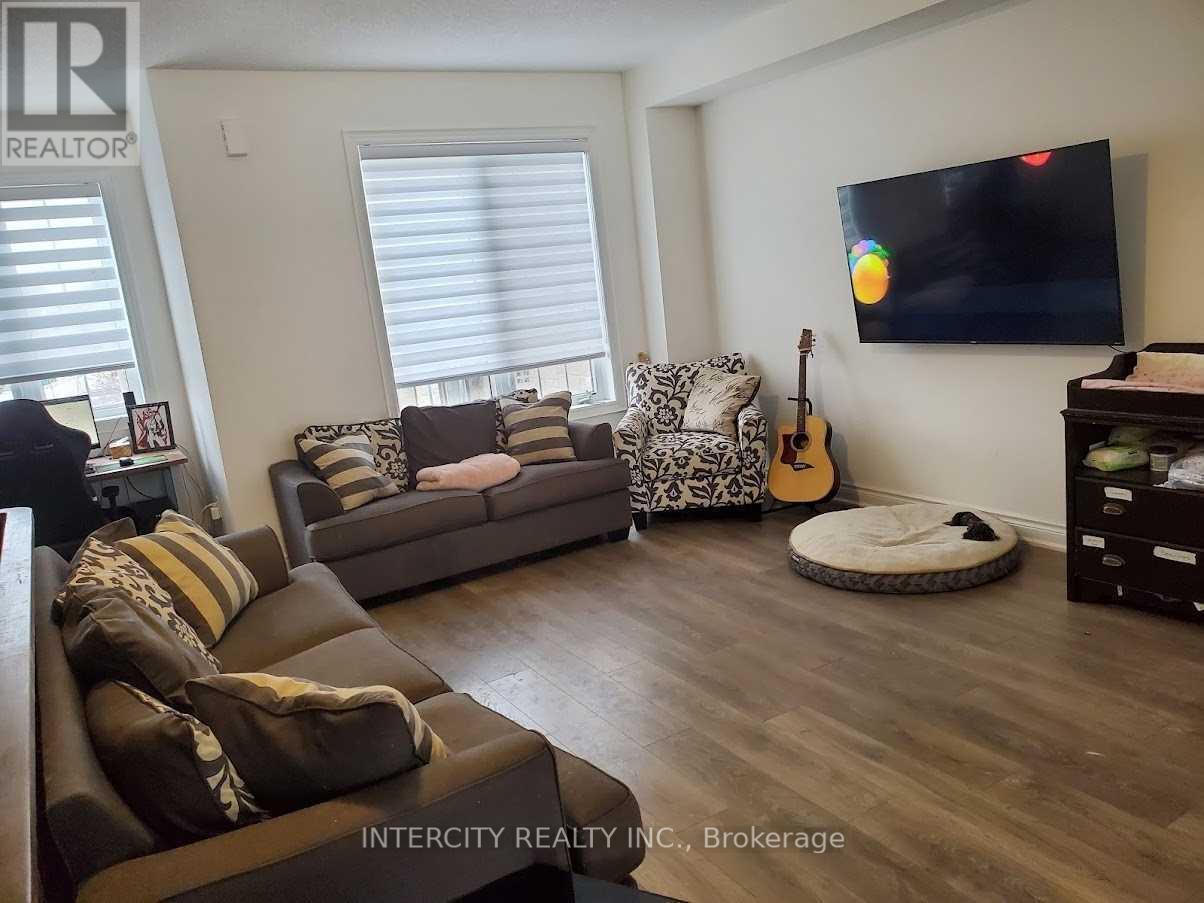 35 Faye Street, Brampton, Ontario  L6P 4M9 - Photo 5 - W12452694