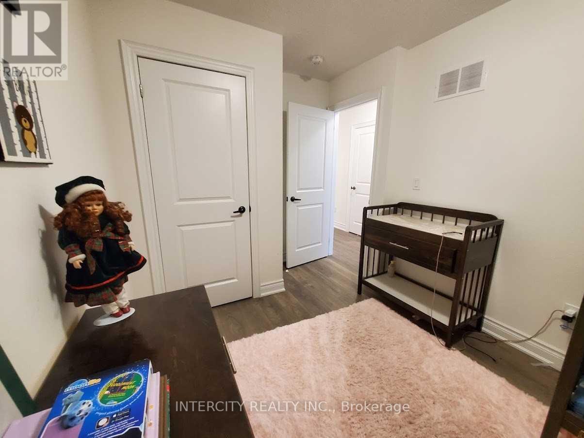 35 Faye Street, Brampton, Ontario  L6P 4M9 - Photo 7 - W12452694