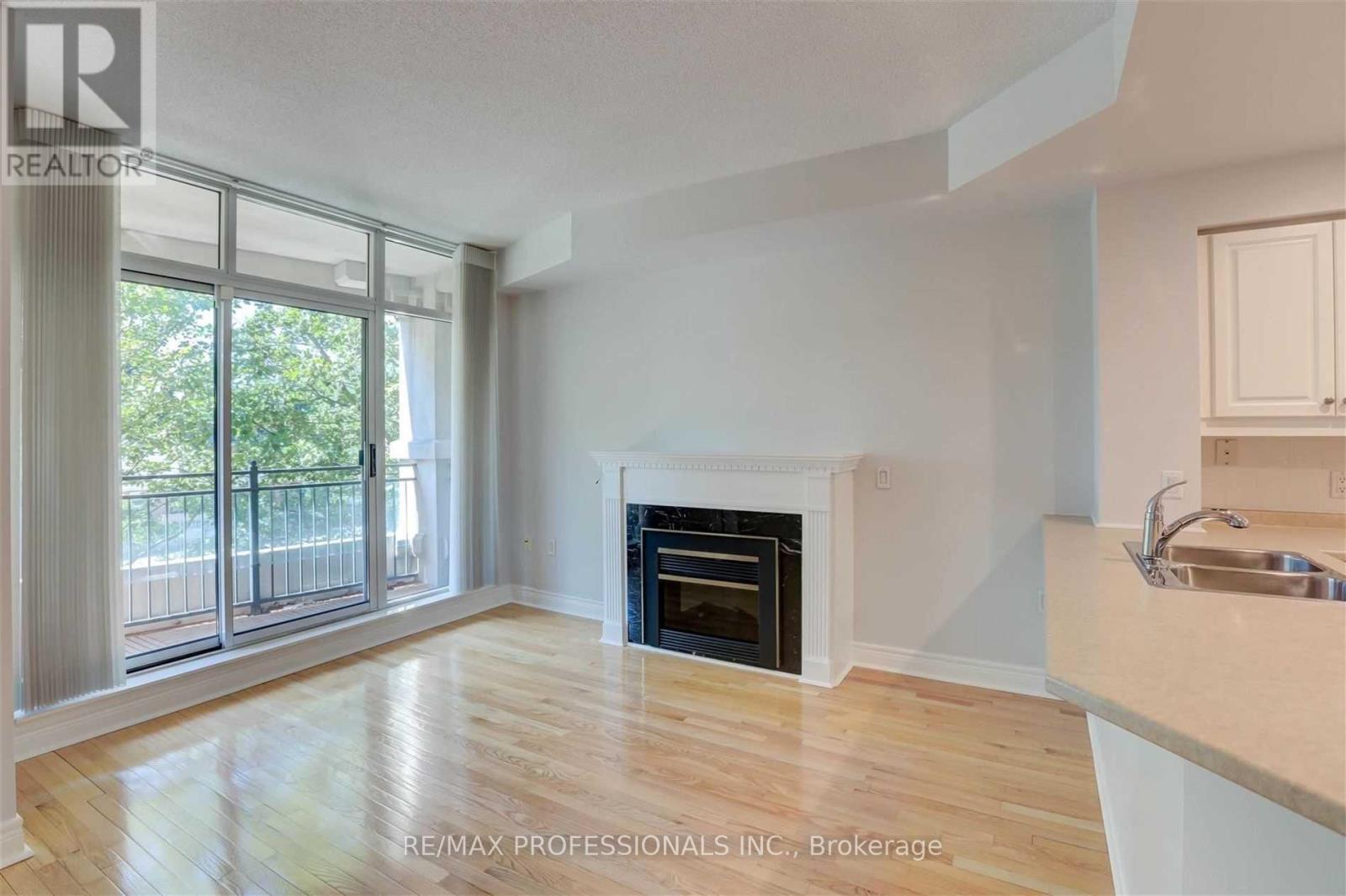 305 - 10 Old Mill Trail, Toronto, Ontario  M8X 2Y9 - Photo 15 - W12452703