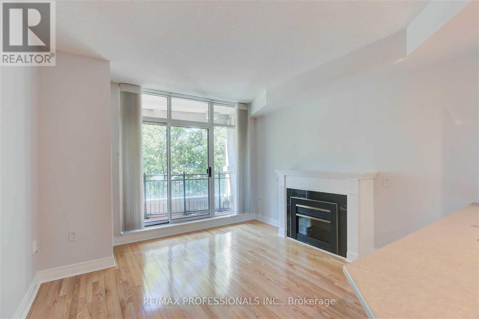 305 - 10 Old Mill Trail, Toronto, Ontario  M8X 2Y9 - Photo 16 - W12452703