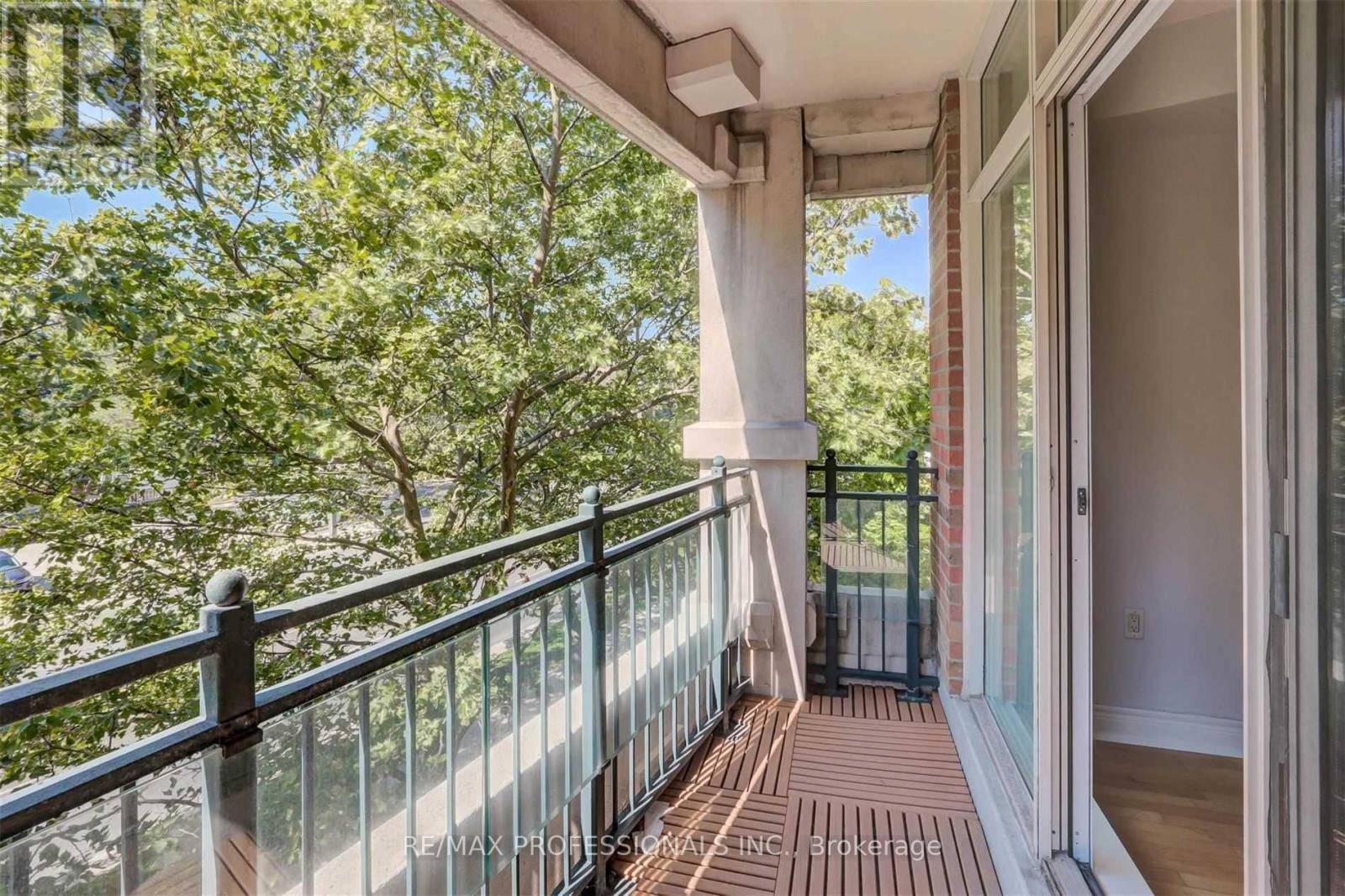 305 - 10 Old Mill Trail, Toronto, Ontario  M8X 2Y9 - Photo 17 - W12452703