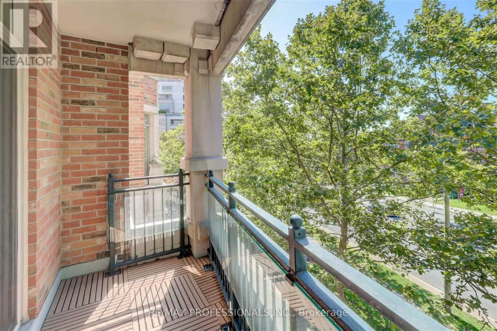 305 - 10 Old Mill Trail, Toronto, Ontario  M8X 2Y9 - Photo 18 - W12452703