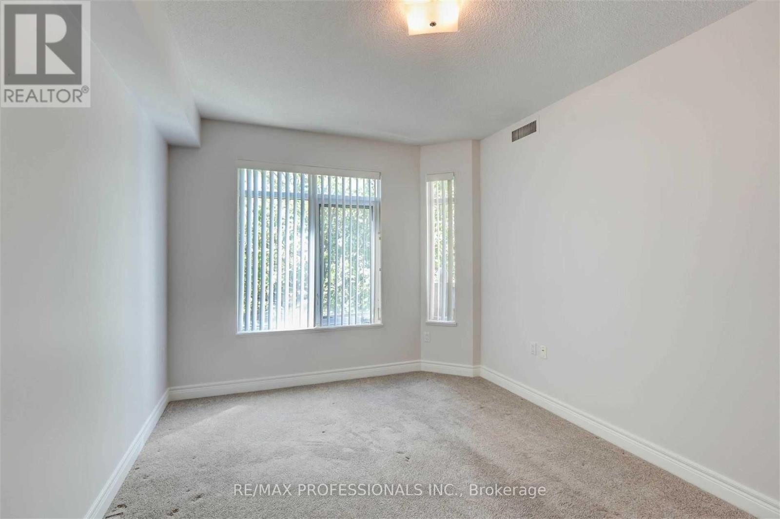 305 - 10 Old Mill Trail, Toronto, Ontario  M8X 2Y9 - Photo 21 - W12452703