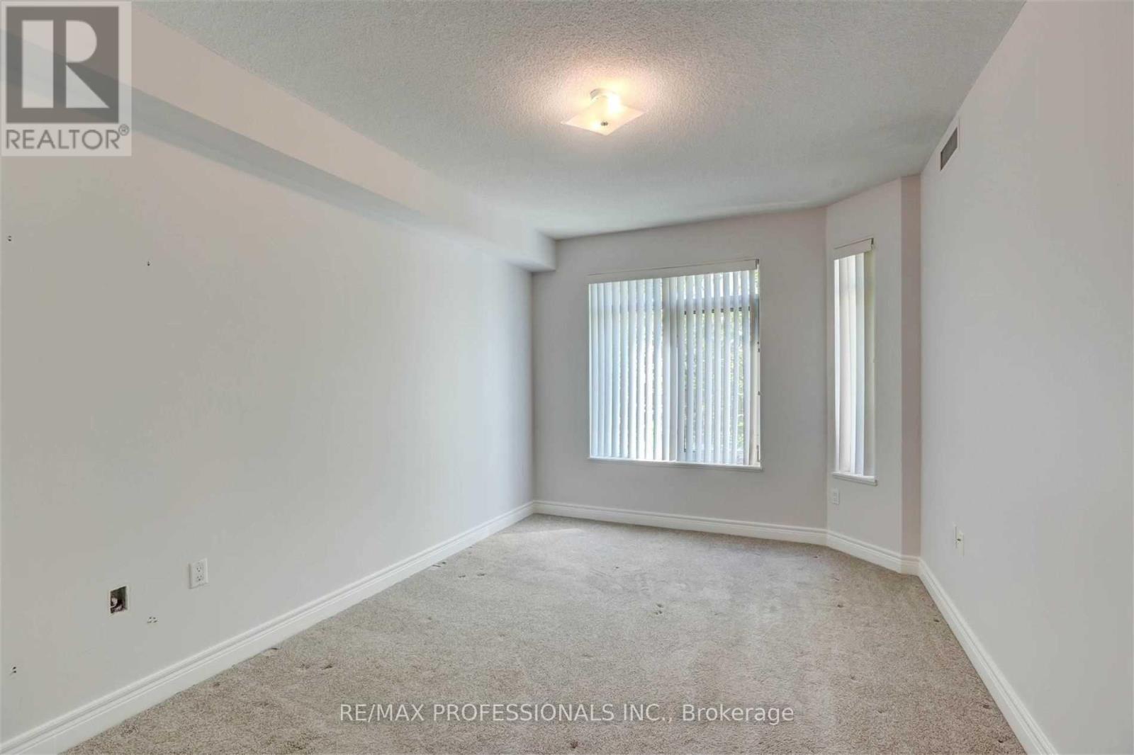 305 - 10 Old Mill Trail, Toronto, Ontario  M8X 2Y9 - Photo 22 - W12452703
