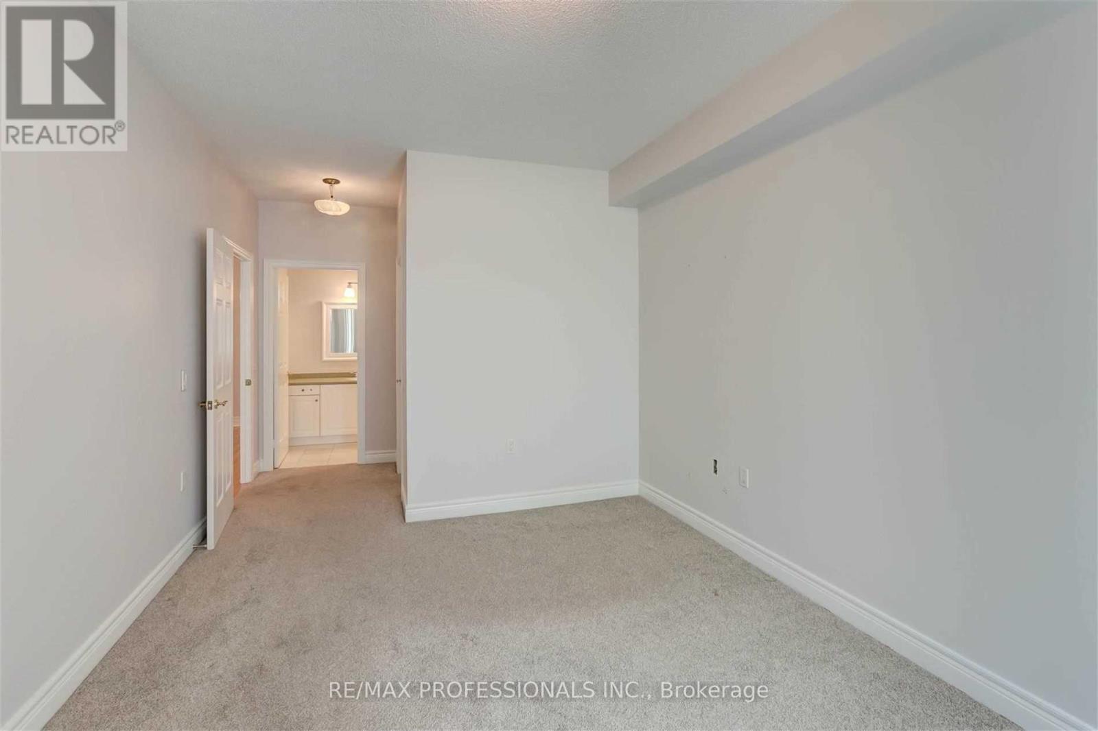 305 - 10 Old Mill Trail, Toronto, Ontario  M8X 2Y9 - Photo 23 - W12452703
