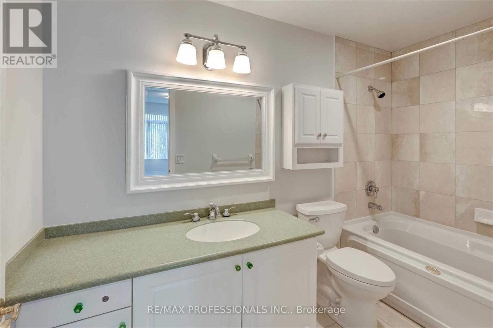 305 - 10 Old Mill Trail, Toronto, Ontario  M8X 2Y9 - Photo 25 - W12452703